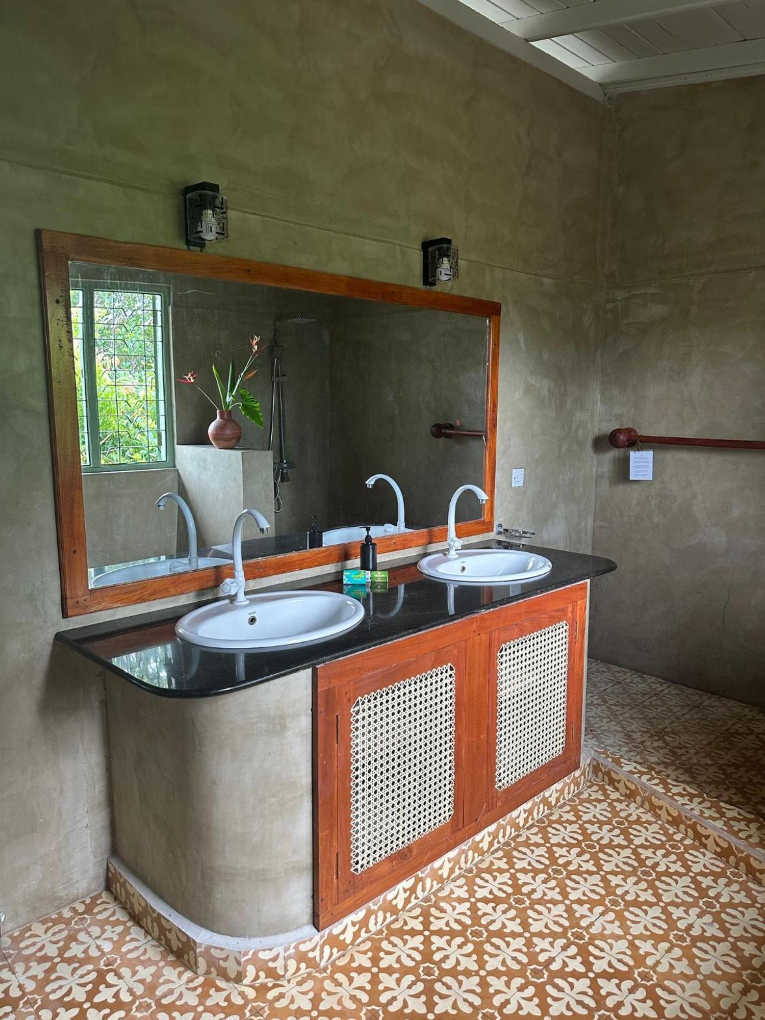 Isolabella Ayurveda Hotel Hiriketiya Nilwella Buitenkant foto
